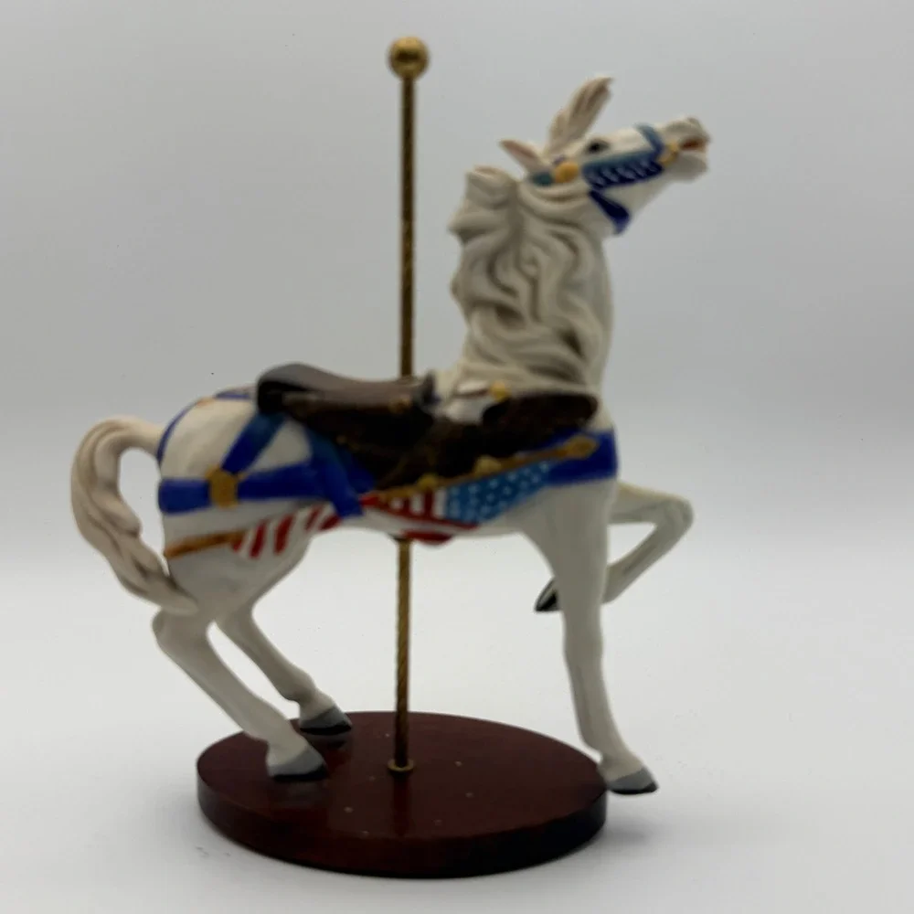 Heritage Heirloom Carousel‎ Animal Figurines Musical Base Set Multicolored Wood
